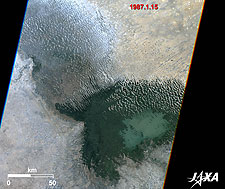 1987年のチャド湖の湖面
